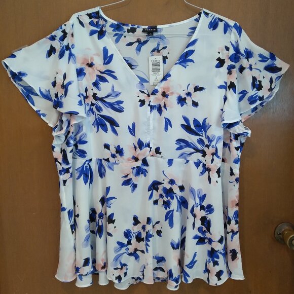 New with Tags Torrid Floral Top - Picture 2 of 6